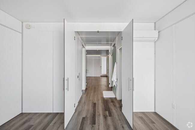 1BR, 1BA - 525SF - Bedroom/ Closet