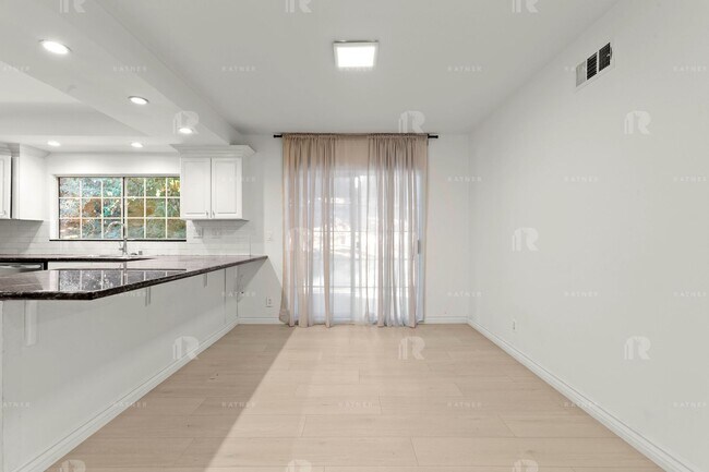 Photo - Newly Remodeled Huge Open Concept 4 Bed / ...