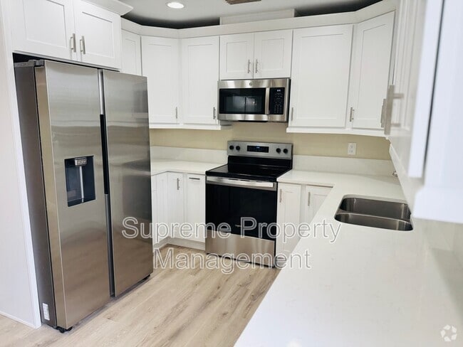 Building Photo - 3895 Maple St NE Rental
