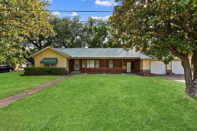 Photo - 400 N Elm St Casa