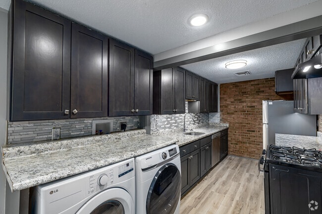 2BR, 2BA - Kitchen