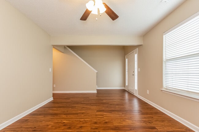 Photo - 111 Bellevue Dr