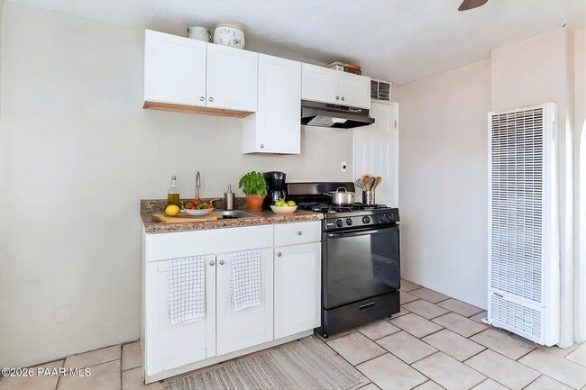 Photo - 302 W Flores St Unidad 2