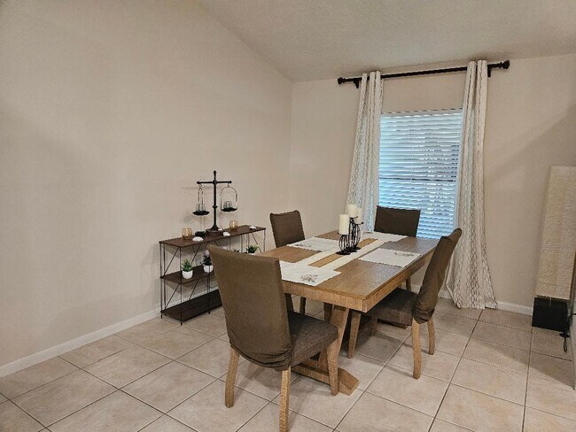 Photo - 1040 Big Horn Cir NW