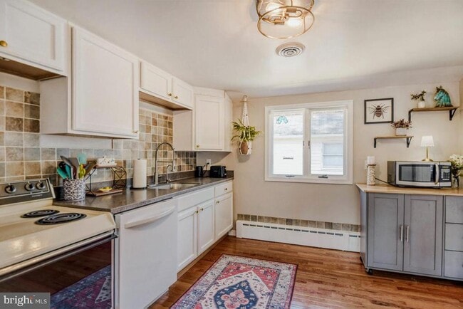 Photo - 1715 Tacoma Rd