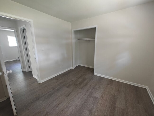 Photo - 647 W Franklin St