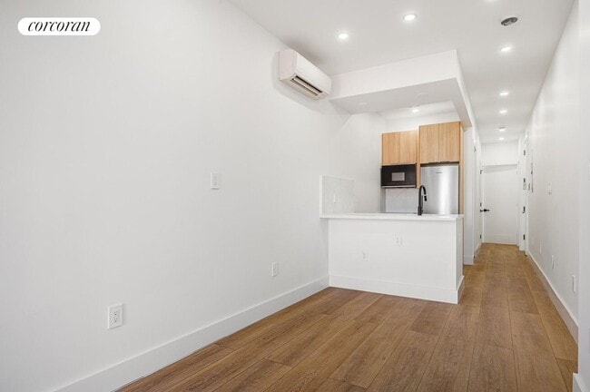 Photo - 266 Stagg St