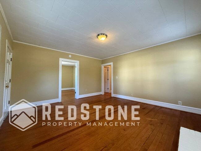 Photo - 927 E Haggard Ave