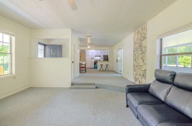 Living room - 508 NW 9th St Unit Mainhouse