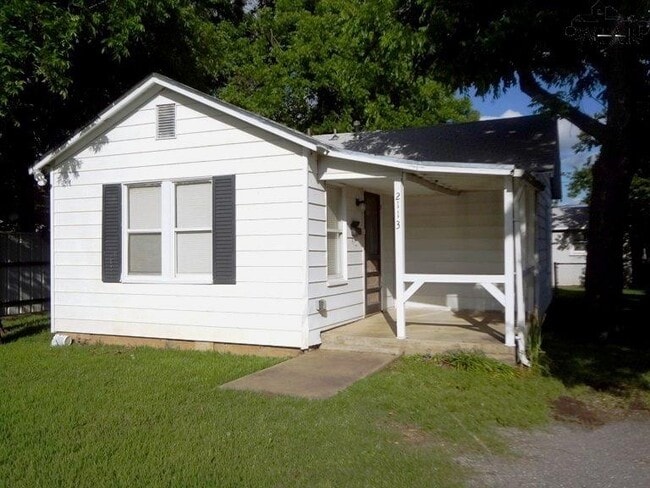Photo - 2113 Taylor St