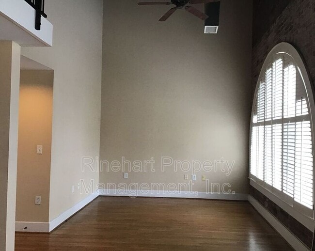 Photo - 212 E Main St