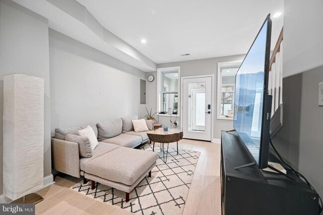 Photo - 1732 L St NE