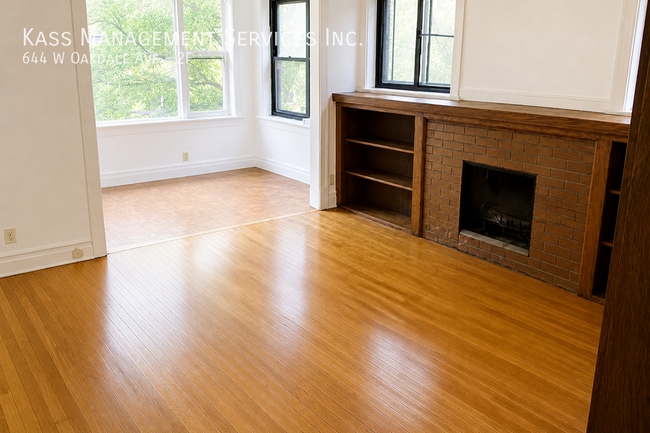 Photo - 644 W Oakdale Ave Unit 2F