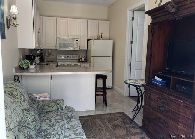 Photo - 334 W Pearson St