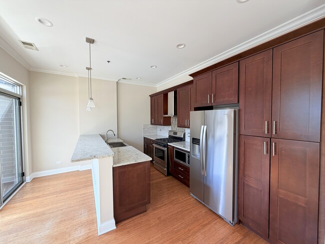 Photo - 1002 W Van Buren St Unit J-05