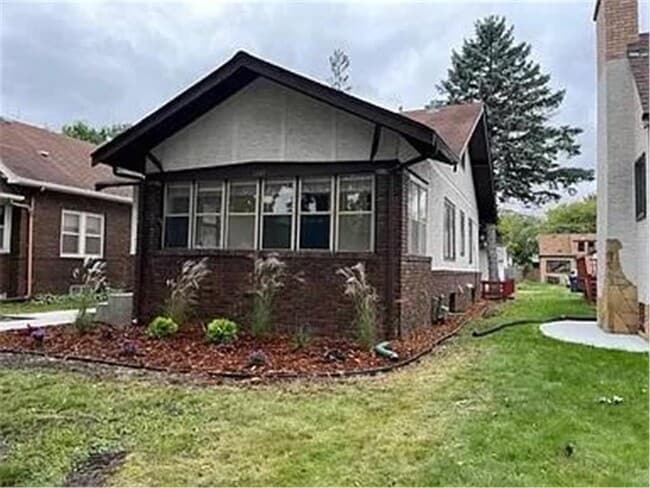 Building Photo - 1349 Schletti St N