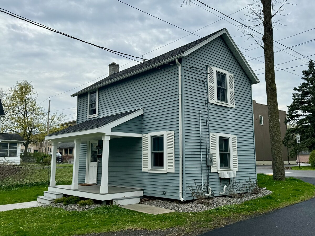 Photo - 15 Line St House