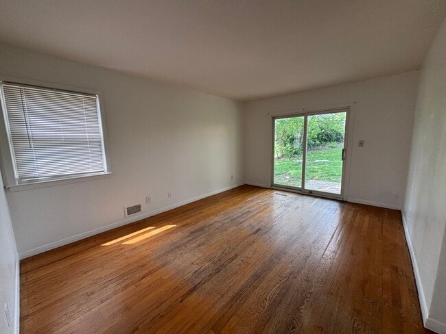 Photo - Charming 2 Beds, 1 Bath Half Duplex