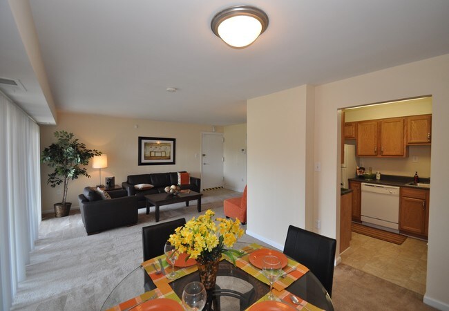 Glenmont Crossing - Glenmont Crossing Apartments