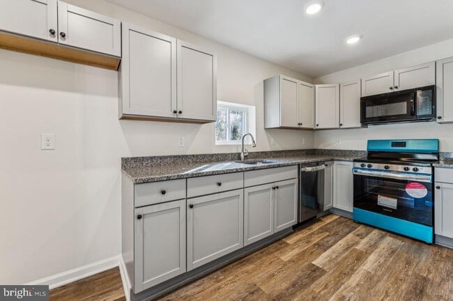 Photo - 786 S Main St