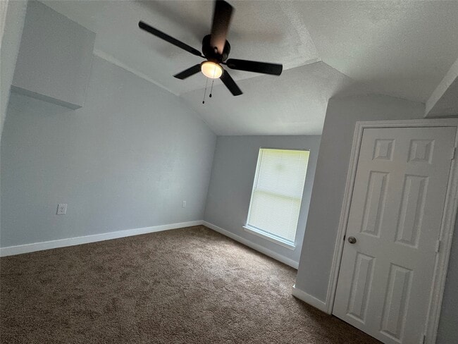 Photo - 10437 Barnham St