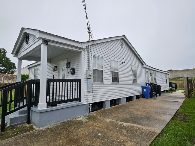 Photo - 5716 Warrington Dr