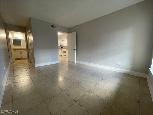 Building Photo - 5323 Summerlin Rd Unit 2307