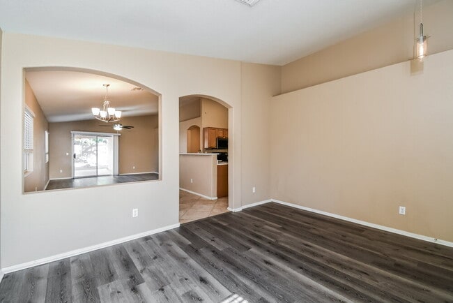 Photo - 803 S Chatsworth