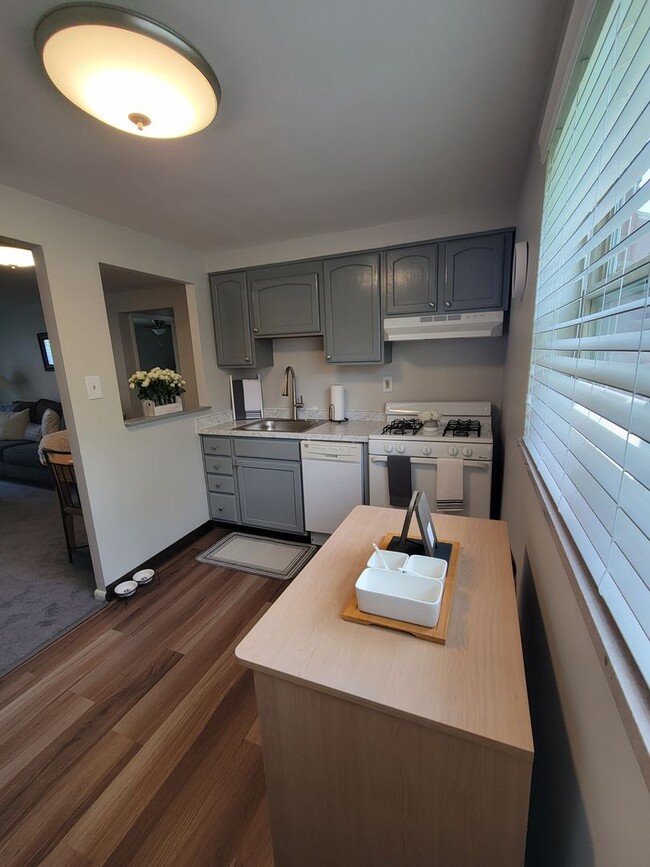 Photo - Cloverleaf Village Apartments