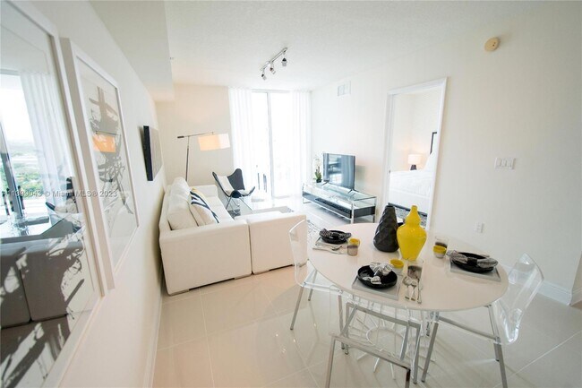 Photo - 1871 NW S River Dr