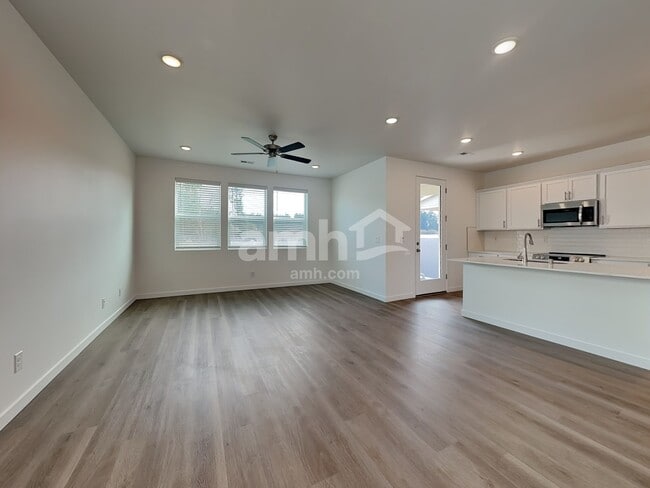 Photo - 5102 Turnstone St SE