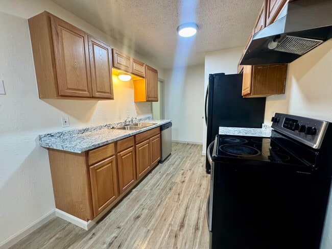 Photo - 705 N 1st St