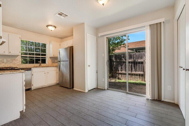 11906 Sunhillow Bend