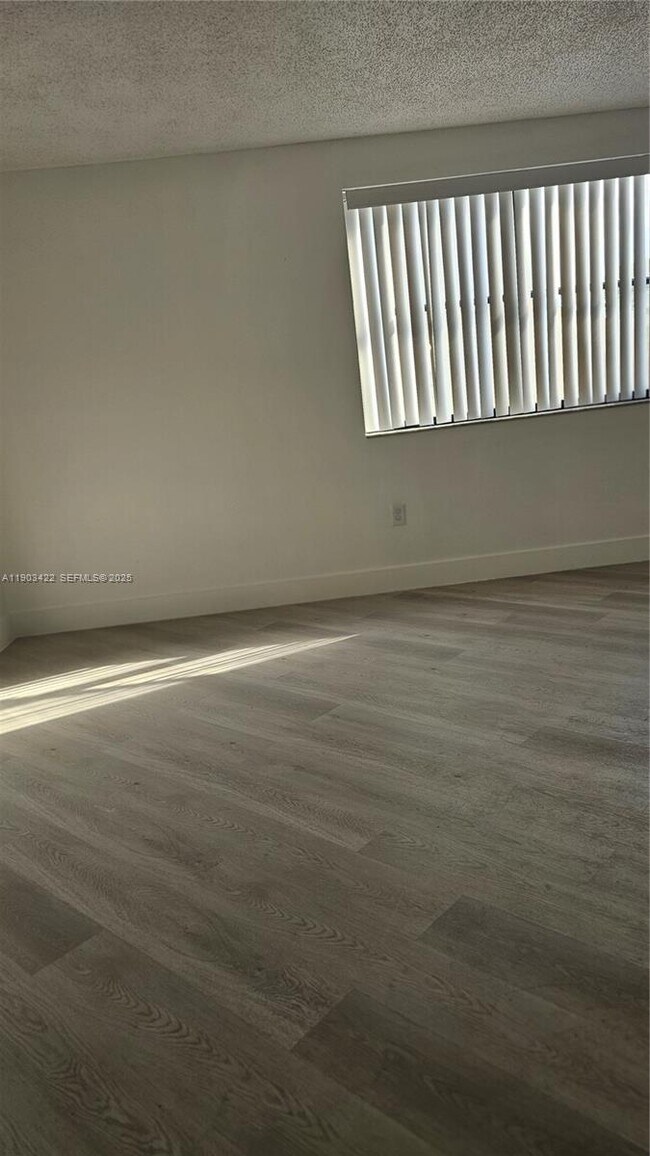 Photo - 10229 NW 9th St Unidad 202