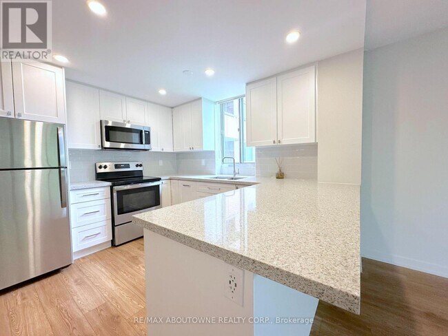 Photo - 165 La Rose Ave