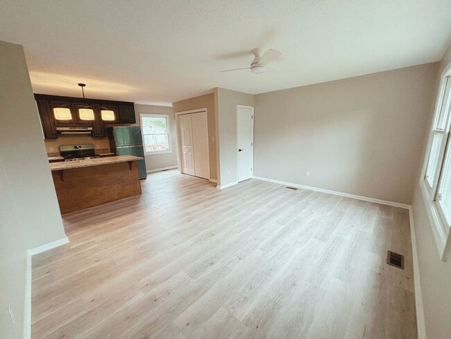Photo - 106 Brown Cir