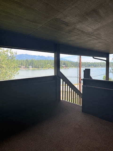 Vista del patio del lago Echo - 1901 La Brant Rd