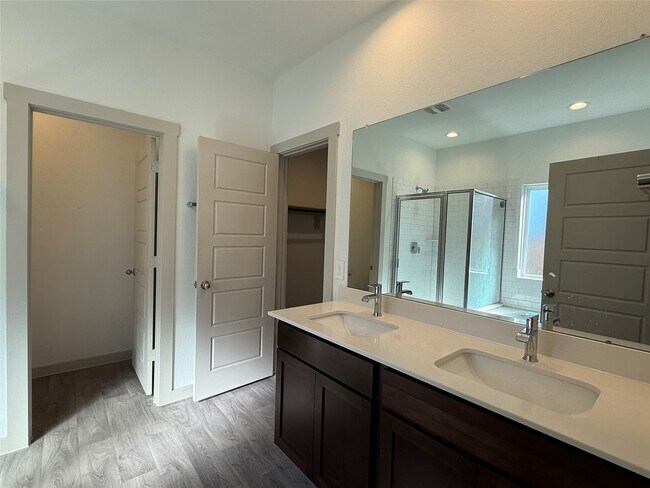 Photo - 12810 Harlesden Ln