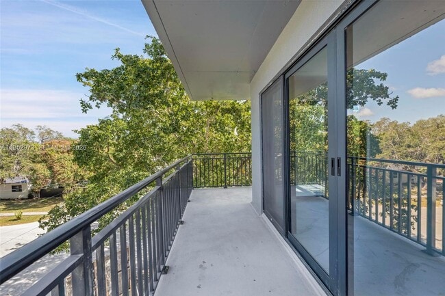 Building Photo - 840 NE 130th St Unit 500