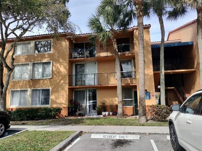 Building Photo - 10781 Cleary Blvd Unit 207 Rental