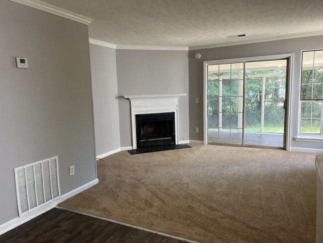 2051 Charter Ln