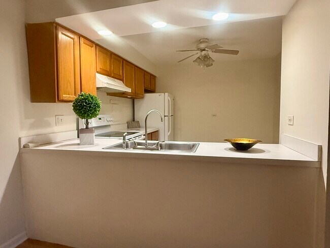 Photo - 4424 Euclid Ave Unit 1D