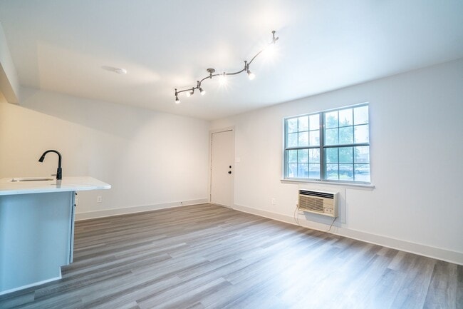 Photo - 139 E Butler Ave Unit 136 Race Street