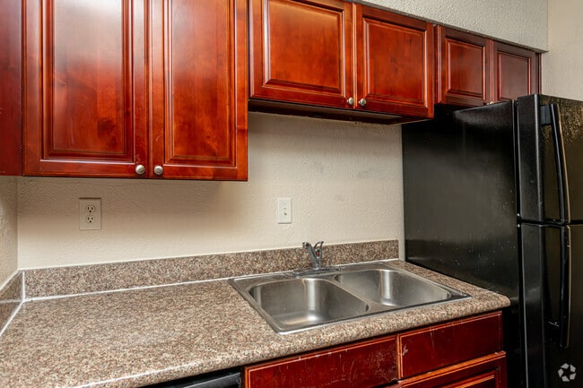 1BR, 1BA - 790SF