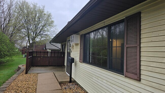 private patio - 202 Hudson Ave Unit 4