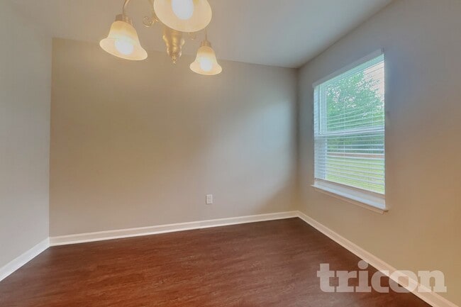 Photo - 1505 Hamilton Hills Dr