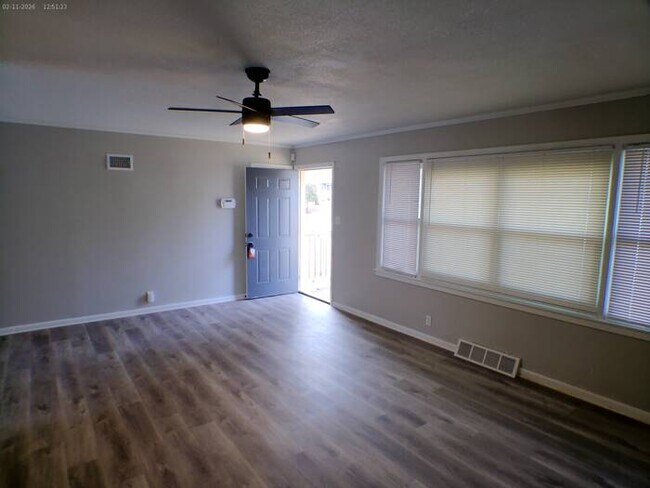 Photo - Beautiful 2 bedrooms and 2 baths with vanity located on S Hawthorne Ave in Independence, convenie...