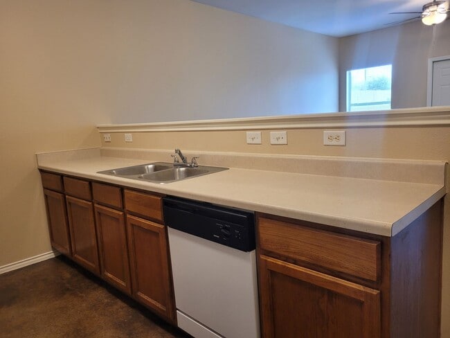 Photo - Lovely townhome | 3 bed/2.5 bath | spacious 1421 square feet | convenient location near Randolph ...