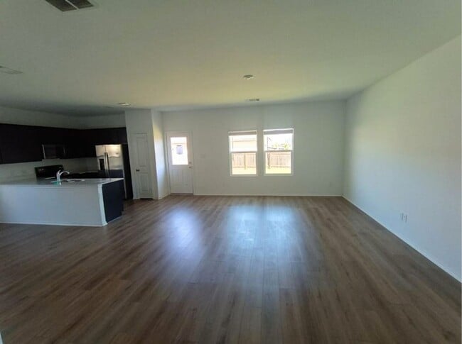 Photo - 4BD 3 BA House in Jarrell, TX!