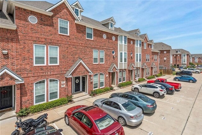 Photo - SUBLEASE Aug 11 2025 in Lakeridge Townhomes!
